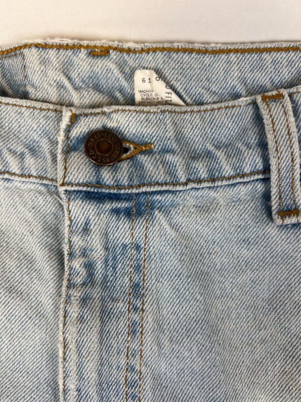 Vintage Levis 550 Mens 36 Light Wash Denim Jean Shorts Distressed Orange Tab 90s - Picture 9 of 13